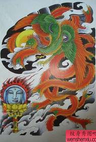 una splendida figura a forma di manoscritto di tatuaggio a mezza lunghezza e fenice a colori