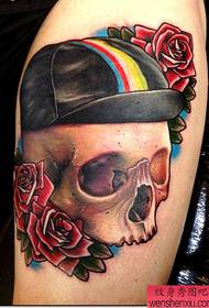 препорачуваат дела за тетоважа со череп за роза