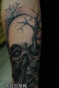 рисунок татуировки черепа дерева