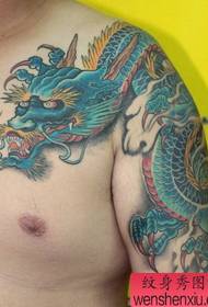 Shawl Dragon Tattoo Muster: klassesch schéin Faarf Shawl Dragon Tattoo Muster