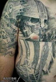 herrschsüchtige Piratenkapitän Schädel Tattoo Muster