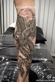 реалистичан реалистични узорак тетоваже феникса