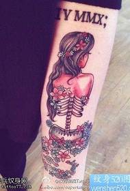 lány koponya tetoválás minta
