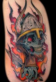 un tatuaggio dominante in stile europeo e americano