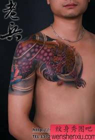 Боја tattooверот тетоважа шема: боја полу-светото животно beвер злобна шема на тетоважа