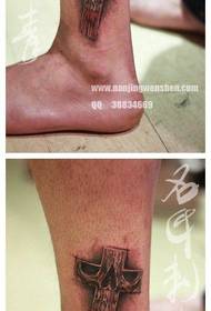 kāju populārs ļoti skaists galvaskausa krusta tetovējums