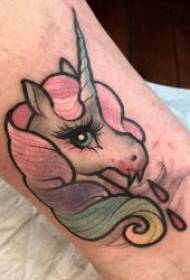 Tattoo Unicorn z 9 fantastičnimi dizajni tetovaže enoroga