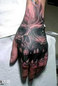 kéz roncs tetoválás minta
