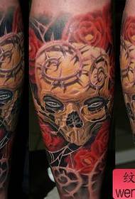 fuvu la rangi ya mguu rose muundo wa tattoo