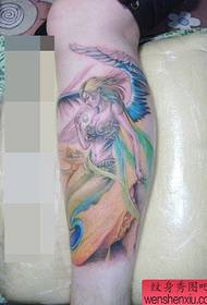 një model i bukur tatuazhesh për engjëjt me ngjyra për këmbët e vajzave
