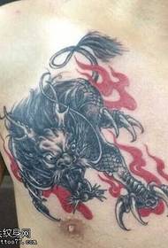 Patrwm tatŵ unicorn awyrgylch y frest