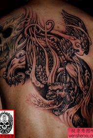 dappere troepen tattoo patroon;