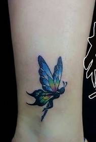 дівчині подобається малюнок татуювання ельфів на ногах