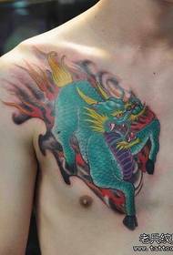 bröst en Vacker färg unicorn tatuering mönster