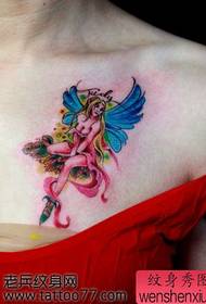 schoonheid borst knap elf tattoo patroon