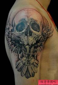 férfi kar szép koponya tetoválás minta