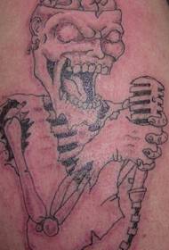 Tatuaż zombie z mikrofonem