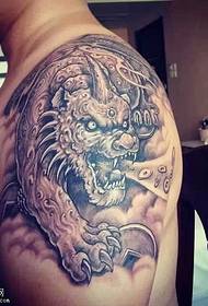 nusu ya silaha za tattoo Tatoo