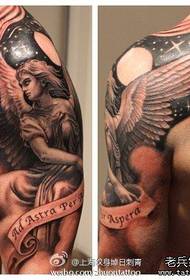 brazo patrón de tatuaxe de anxo realista clásico