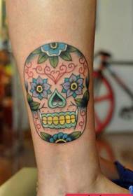 legs beautiful European styleskull tattoo pattern