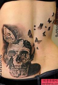 La vita della ragazza è un modello di tatuaggio bello e classico