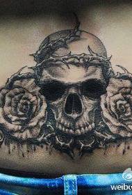 skoonheid middellyf gewilde koel skedel rose tattoo patroon