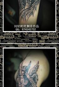 nenos brazo patrón clásico de tatuaxe de anxo fresco
