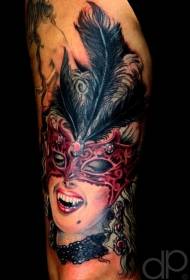 Modèle de tatouage de gros bras coloré belle femelle vampire