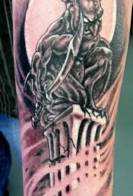 mkono hudhurungi gargoyle na tattoo kamili ya mwezi