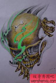 Татуировка с изображением черепа: классический доминирующий цвет