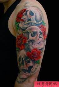 skalle tatuering mönster: arm skalle ros tatuering mönster