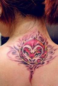 costas lindas de pescozo contra o patrón de tatuaxe de Buda Sun Wukong