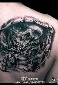 masculum humero vulgaris tergum album et nigrum mortem classic exemplum skull tattoo