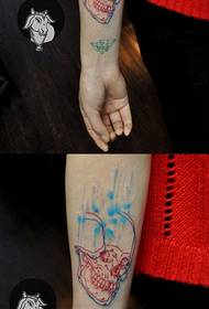 girls arm fashion good-looking lines skull tattoo pattern