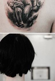 flickor axlar ett tråkigt cupid tatuering mönster