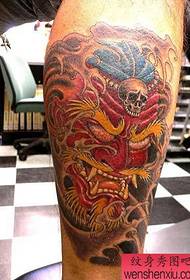 Tattoo 520 Gallery: modello tatuaggio teschio rubinetto polpaccio Immagine
