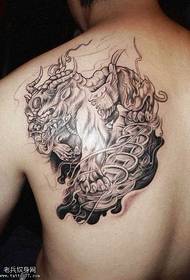 modello tatuaggio spalla unicorno