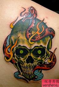 образец татуировки - великолепный популярный образец татуировки змеи