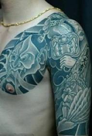 A hagyományos személyiség absztrakt vonalát képezi a fekete-fehér tartós tetoválás mintája