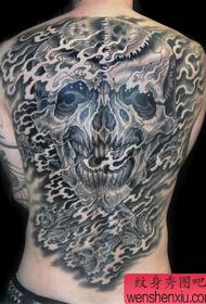 skullTattoo نمط: لهب الجمجمة نمط الوشم الخلفي