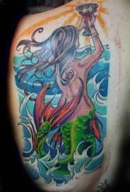 sorbalda koloreko sirena granularen tatuajearekin