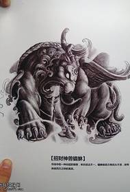modello del tatuaggio di truppe coraggiose