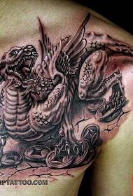 foto di tatuaggio scialle vento pietrificato sul petto