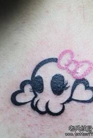 mergaitei patinka mielas totemo kaukolės lanko tatuiruotės modelis