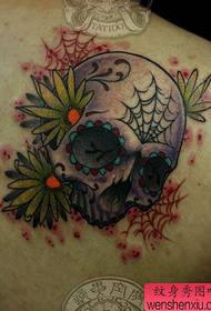 umbala omuhle we-skull tattoo iphethini