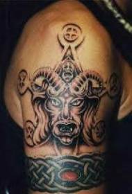 Padrão de tatuagem preta rei demônio