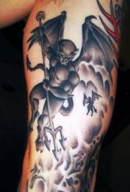rameno šedá peklo peklo diabol je trojzubec tetovanie vzor