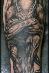 käsivarsi realistinen surullinen gargoyle tatuointi malli