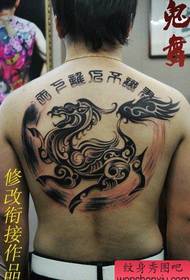 patró tatuatge clàssic de tòtem unicorn a l'esquena masculina