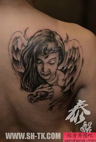 男孩的肩膀上美麗的天使紋身圖案
